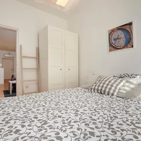 Apartman Tin *