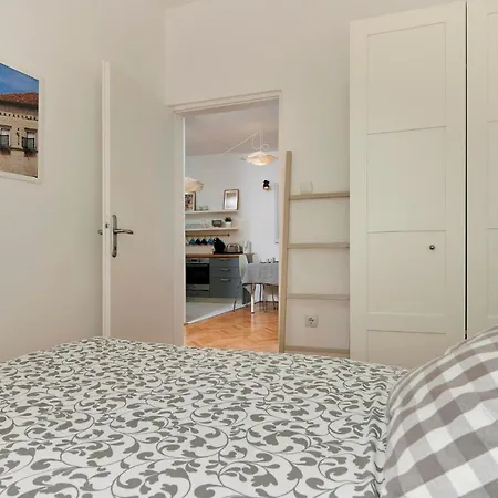 Tin Apartment *