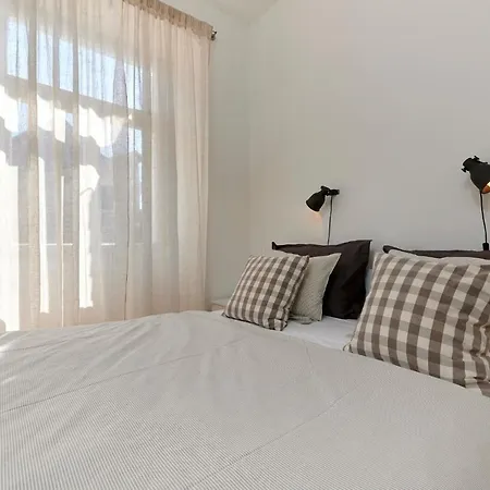 Tin Apartment *