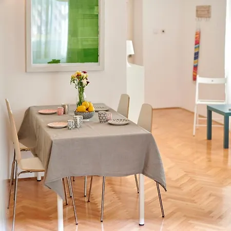 Tin Apartment *