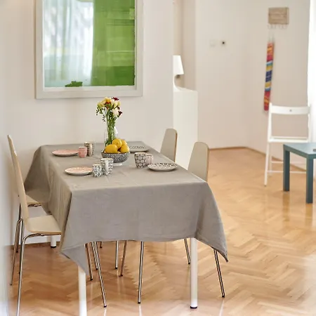 Apartament Tin